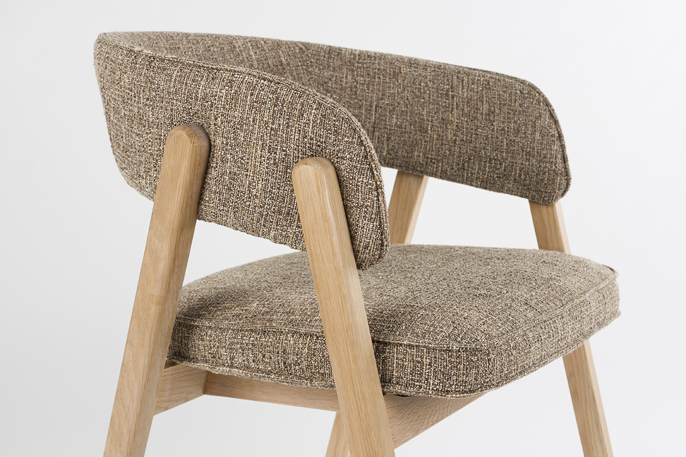 Zuiver Bright čalúnené kreslo 12