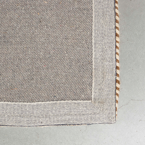 Bavlnená podšívka pomáha kobercu zachovať tvar a stabilitu