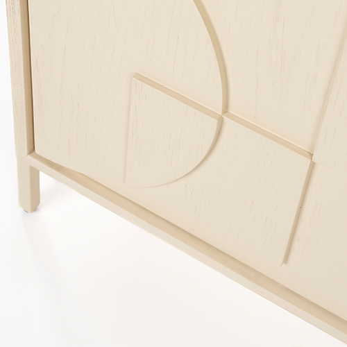 Reliéfne čelné plochy vytvárajú jemnú hru svetla a tieňa