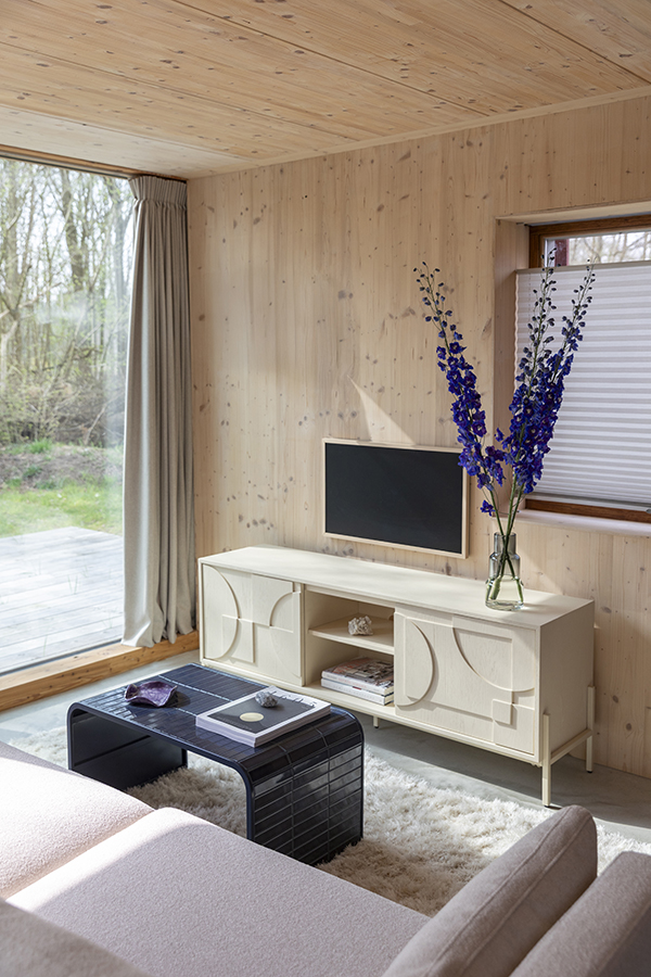 Zuiver Faces drevená komoda 13