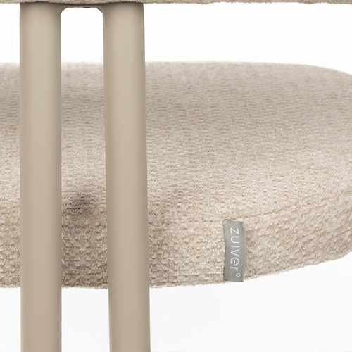 Jednoducho kombinovateľná s moderným nábytkom