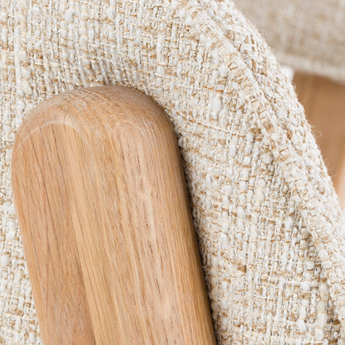 Jemne tvarované operadlo pre pohodlnú oporu