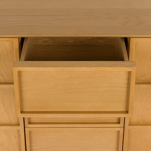 Uzatvárateľný úložný priestor pre prehľadnú organizáciu