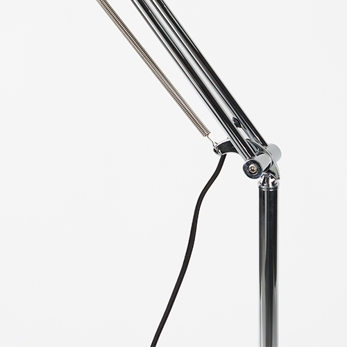 Nastaviteľná konštrukcia s kĺbovými ramenami