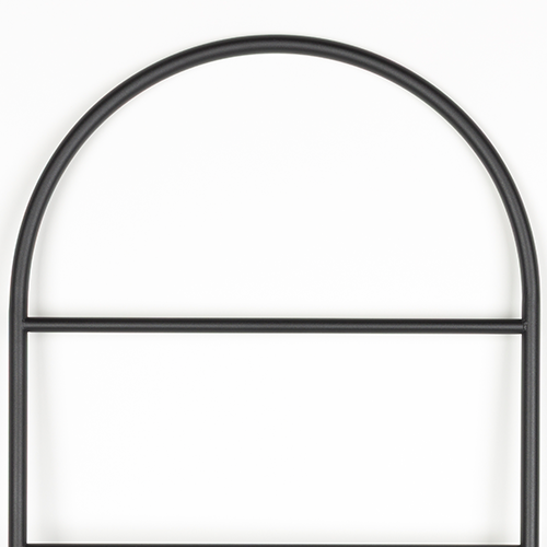 Viac priečok na praktické zavesenie textílií