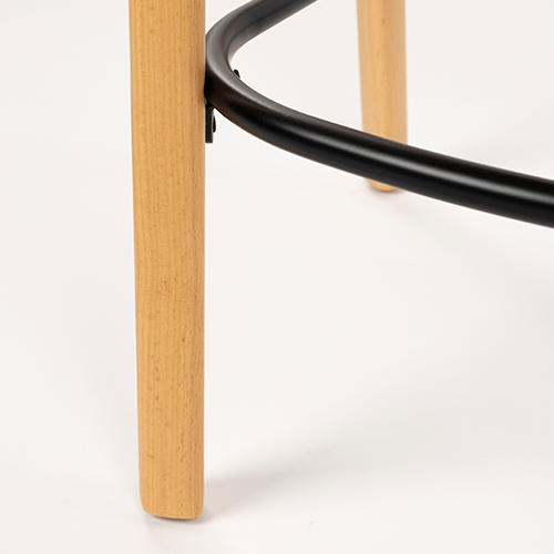 Stabilná konštrukcia – pevné nohy zabezpečujú istotu pri používaní