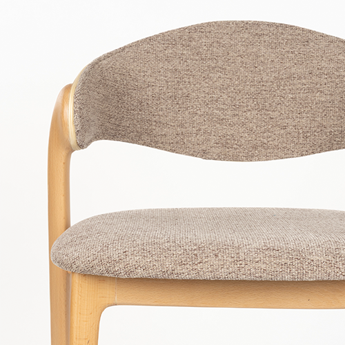 Pohodlné čalúnenie – príjemné sedenie aj pri dlhšom stolovaní