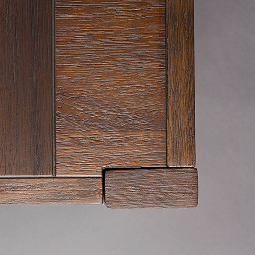 Orechový finiš – zvýrazňuje prirodzenú kresbu dreva