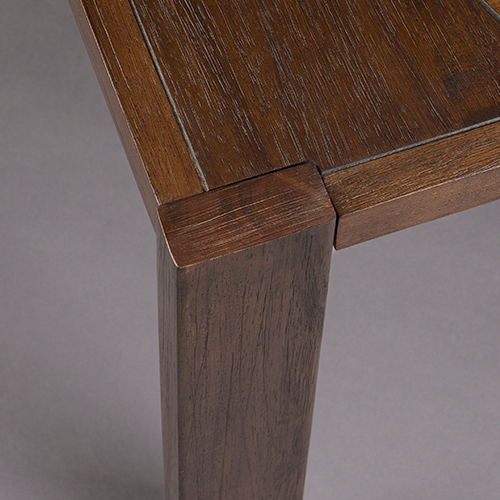 Masívne akáciové drevo – pevný a odolný materiál s dlhou životnosťou