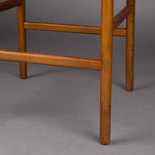 Integrovaná opierka nôh – zvyšuje stabilitu a pohodlie