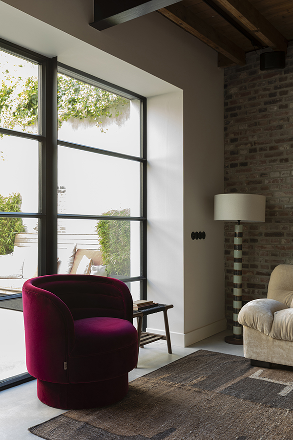 Dutchbone Dorothy moderné otočné kreslo 3