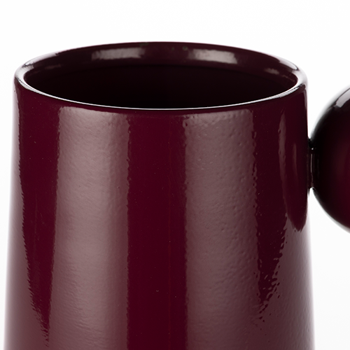 Neprepúšťa vodu (vhodná na kvety)