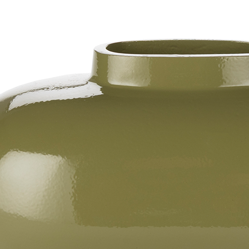 Lesklý povrch, ktorý zachytáva a odráža svetlo