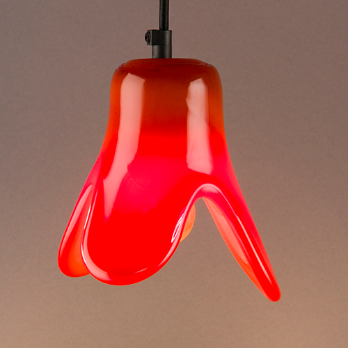 Výrazná oranžovo-červená farba