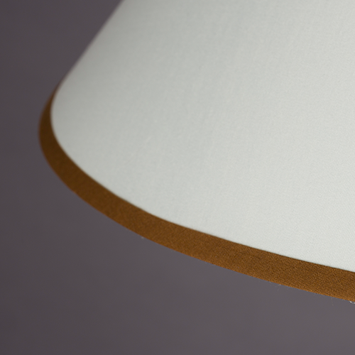 Kontrastný lem tienidla – decentný detail zvyšujúci eleganciu