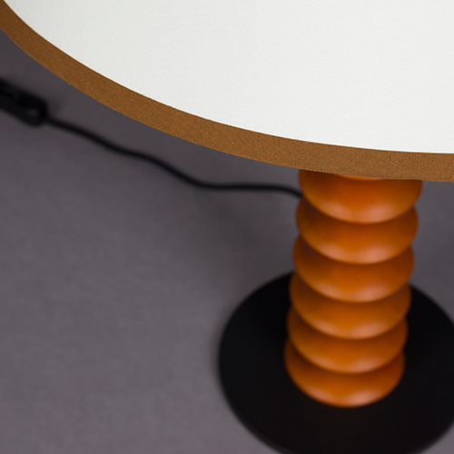 Rebrovaná drevená základňa