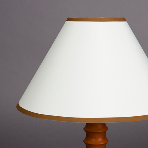 Kontrastný lem tienidla – decentný detail zvyšujúci eleganciu