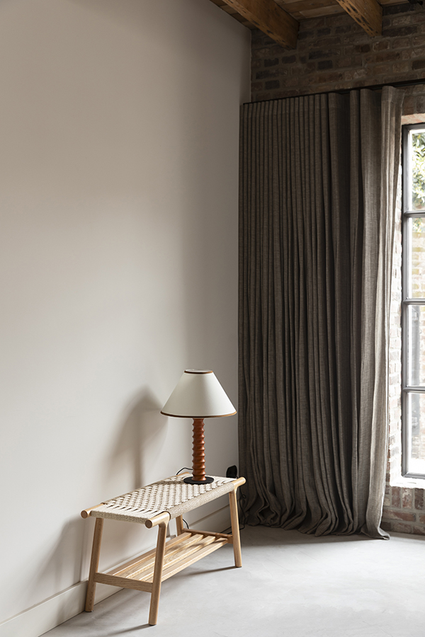 Dutchbone Kintaro drevená stolička s výpletom 11