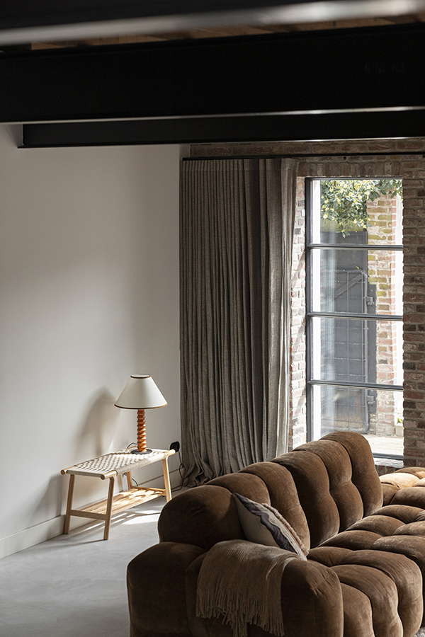 Dutchbone Kintaro drevená stolička s výpletom 12