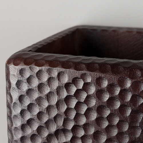 Hrubšie, robustné steny tienidla