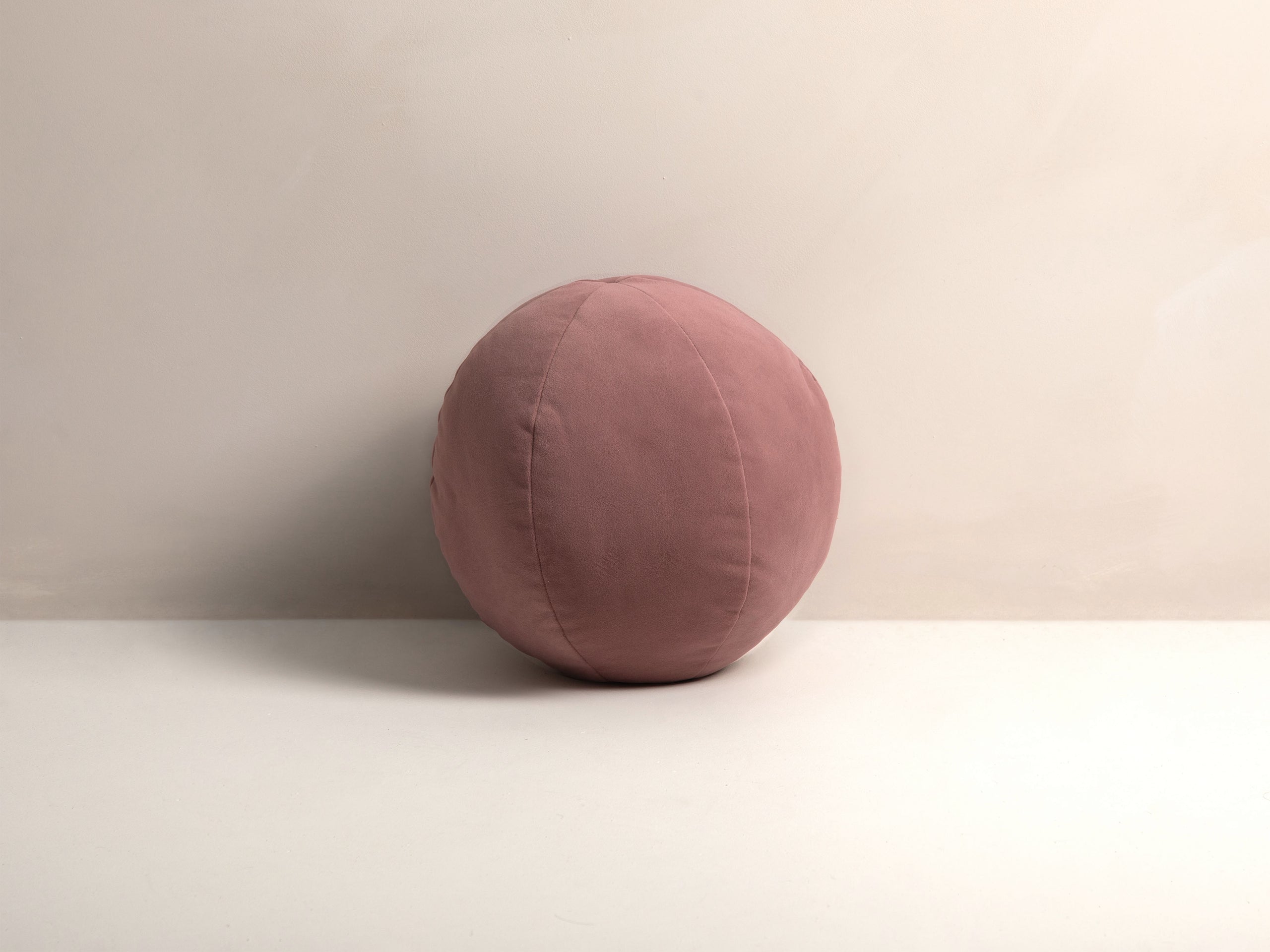 Micadoni Ball dekoratívny vankúš 30 × 30 × 30 cm - Zamat Matt Velvet 63 (Mat63) - RUŽOVÁ - 30 × 30 × 30 cm