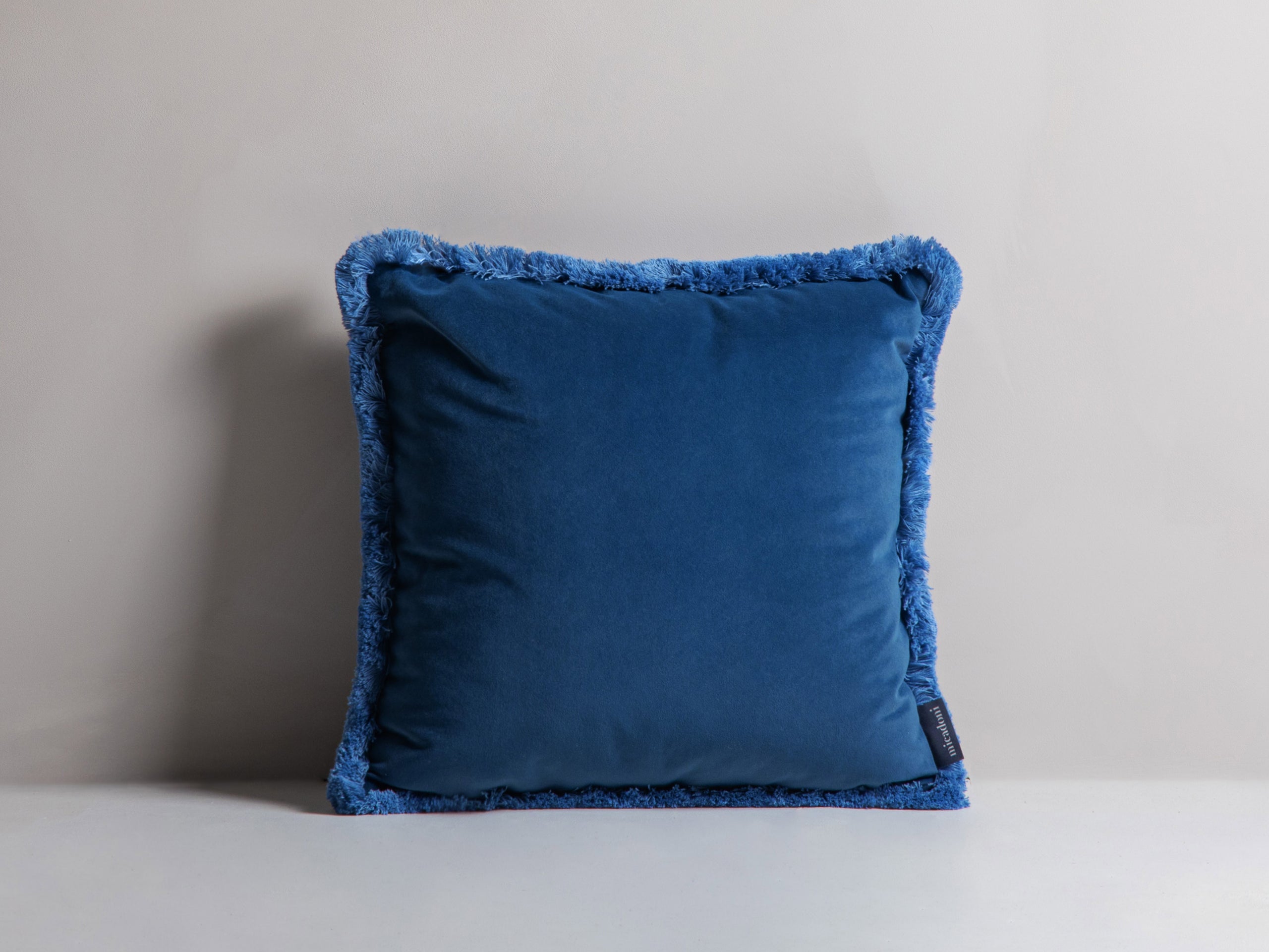 Micadoni Hippy dekoratívny vankúš 45 × 45 × 14 cm - Zamat Matt Velvet 74 + B3 (Mat74b3) - MODRÁ - 45 × 45 × 14 cm