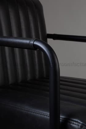 dutchbone_stitched armchair_roomfactory_Det2