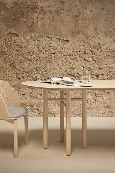 Teulat Junco drevený jedálenský stôl