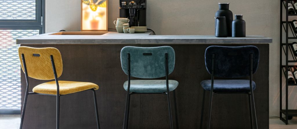 čalúnené barové stoličky